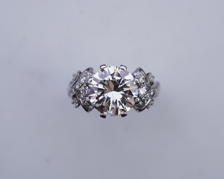 A diamond ring, mid 20th century